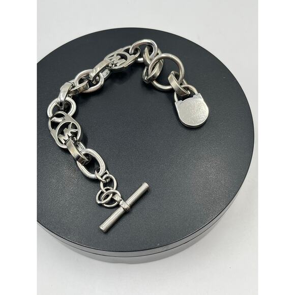 Michael Kors Silver Heritage Fulton Padlock Station Pave Crystal Toggle Bracelet - Picture 9 of 9